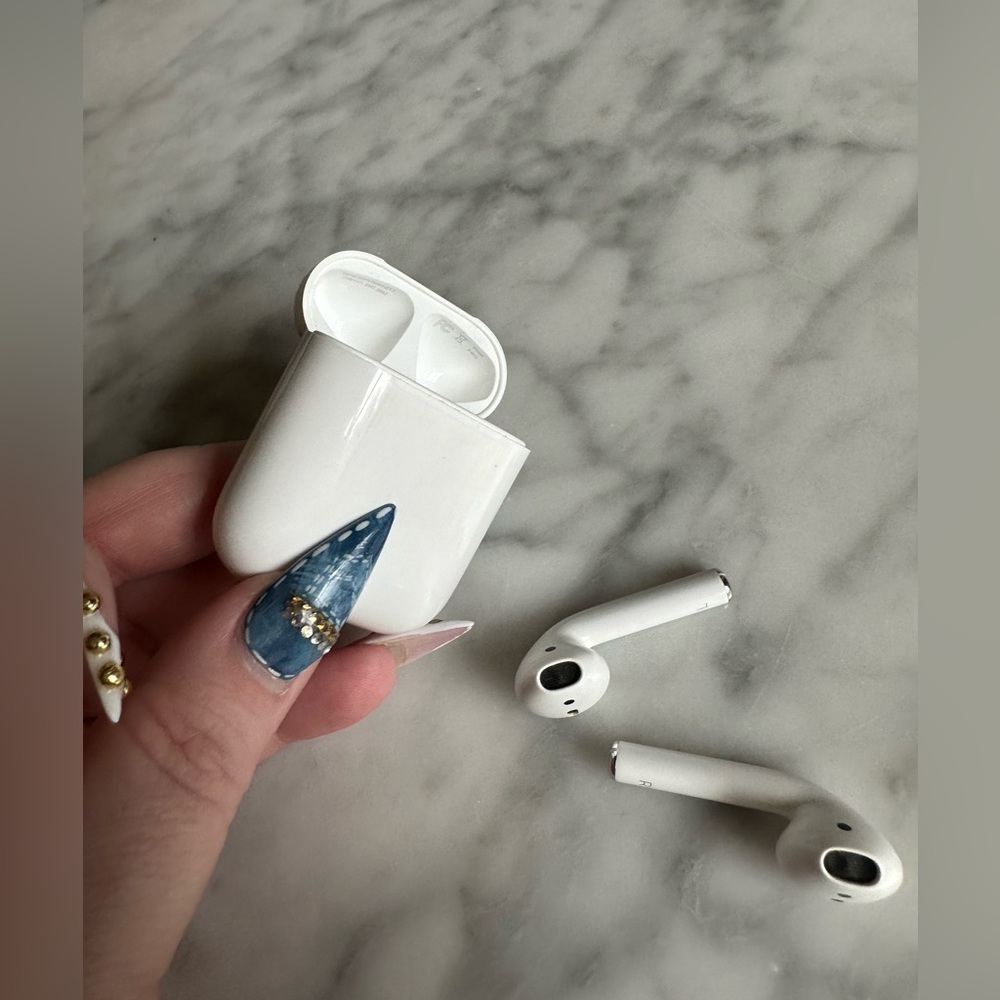 1st Gen Apple Air Pods